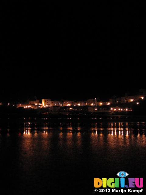 SX21294 Tenby harbour at night